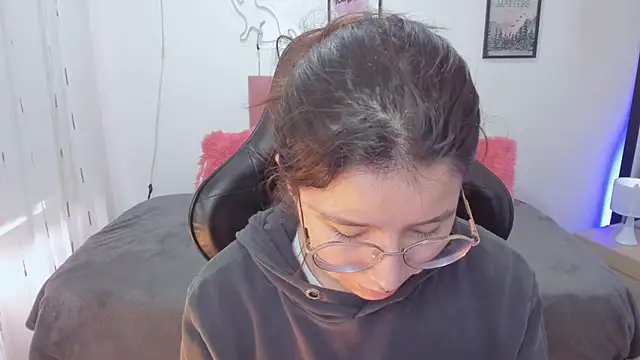 Snapshot of Amy_joones chatting on November 10, 2025, 1:10 pm Amy joones online show from November 10, 2025, 1:10 pm