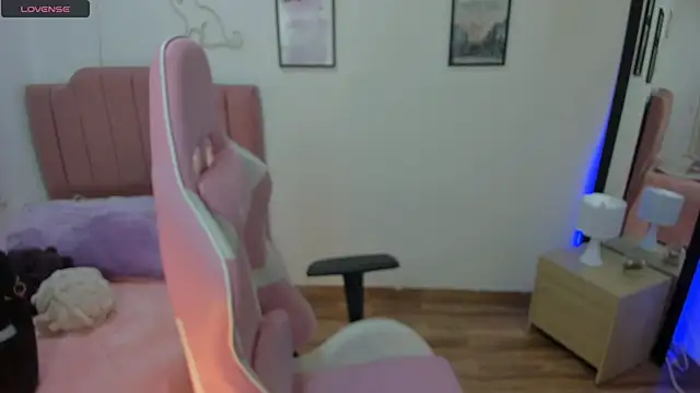 Snapshot of Amy_joones chatting on November 18, 2025, 12:31 pm Amy joones online show from November 18, 2025, 12:31 pm