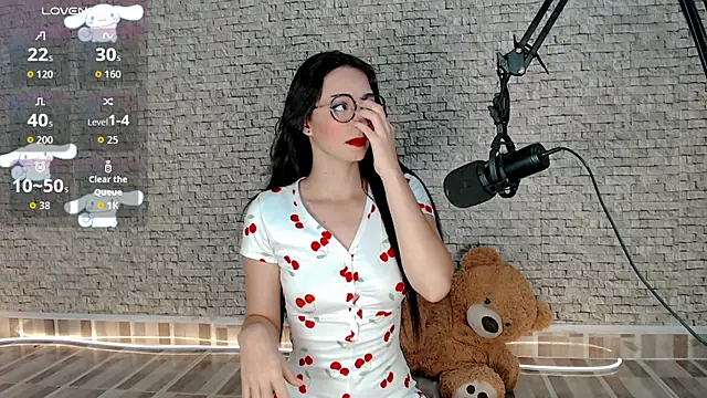 Snapshot of emma_unu chatting on June 6, 2026, 3:00 am emma unu online show from June 6, 2026, 3:00 am