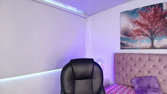 Julianaa Castro  online show from March 24, 2026, 11:59 am