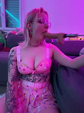 Snapshot of LaskaLeRoomba chatting on January 17, 2026, 9:40 pm LaskaLeRoomba online show from January 17, 2026, 9:40 pm