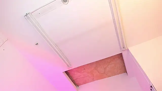 CandyLatinHott online show from March 20, 2025, 4:09 pm