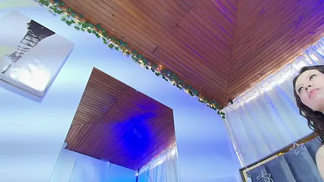 Eda Bonne online show from December 4, 2025, 12:47 pm