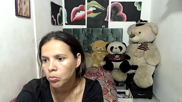 manzanahot9 online show from March 11, 2025, 7:14 pm