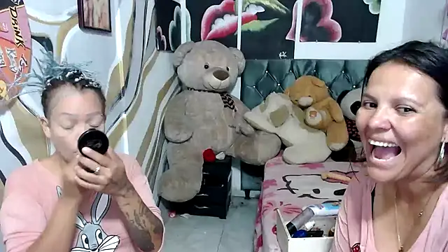 manzanahot9 online show from September 11, 2025, 7:03 pm