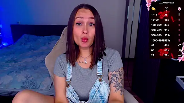 Cutie-Melanie online show from October 19, 2025, 7:36 pm