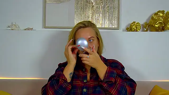 MariaNeumann online show from November 28, 2025, 6:27 am