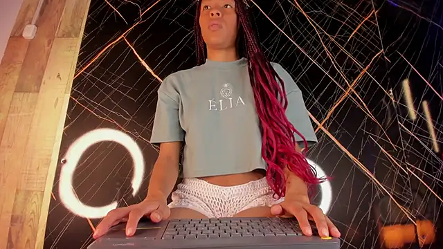 Snapshot of Kloe_Suarez_ chatting on November 17, 2025, 7:30 pm Kloe Suarez online show from November 17, 2025, 7:30 pm