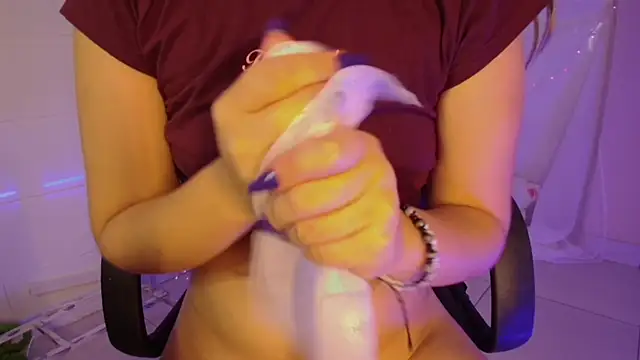 Giia paiige18 online show from October 28, 2025, 1:09 am