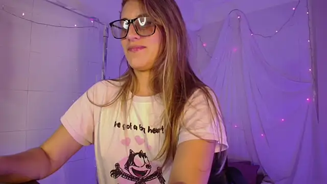 Giia paiige18 online show from December 15, 2025, 11:09 pm