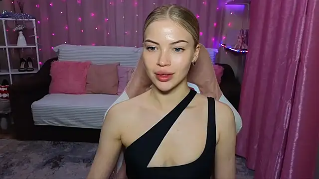 Snapshot of EmmyMills chatting on December 1, 2024, 9:04 pm EmmyMills online show from December 1, 2024, 9:04 pm