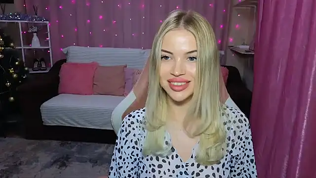 Snapshot of EmmyMills chatting on December 5, 2024, 6:44 pm EmmyMills online show from December 5, 2024, 6:44 pm