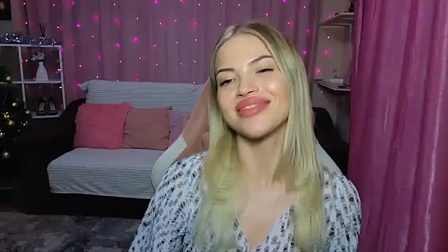 Snapshot of EmmyMills chatting on December 5, 2024, 10:01 pm EmmyMills online show from December 5, 2024, 10:01 pm