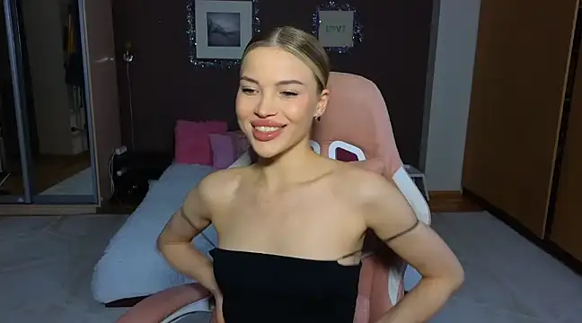 Snapshot of EmmyMills chatting on January 4, 2025, 4:43 pm EmmyMills online show from January 4, 2025, 4:43 pm