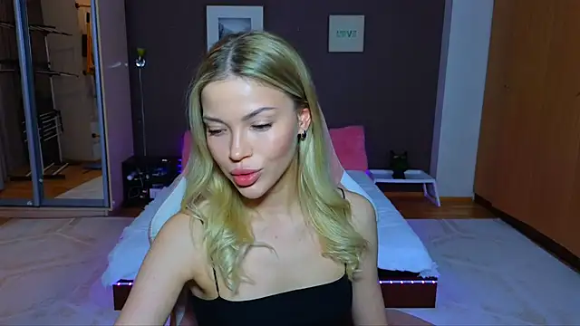 Snapshot of EmmyMills chatting on January 17, 2025, 9:06 pm EmmyMills online show from January 17, 2025, 9:06 pm