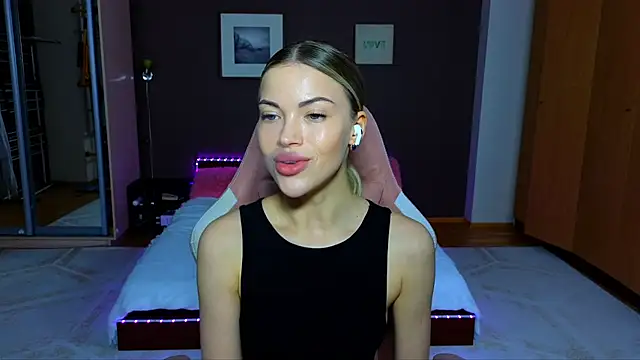 Snapshot of EmmyMills chatting on January 28, 2025, 1:39 am EmmyMills online show from January 28, 2025, 1:39 am