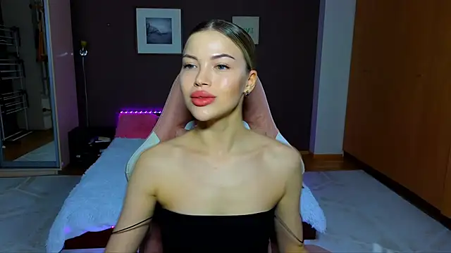 Snapshot of EmmyMills chatting on February 23, 2025, 10:20 pm EmmyMills online show from February 23, 2025, 10:20 pm