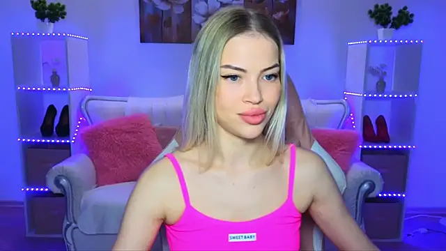 Snapshot of EmmyMills chatting on October 19, 2025, 9:15 pm EmmyMills online show from October 19, 2025, 9:15 pm