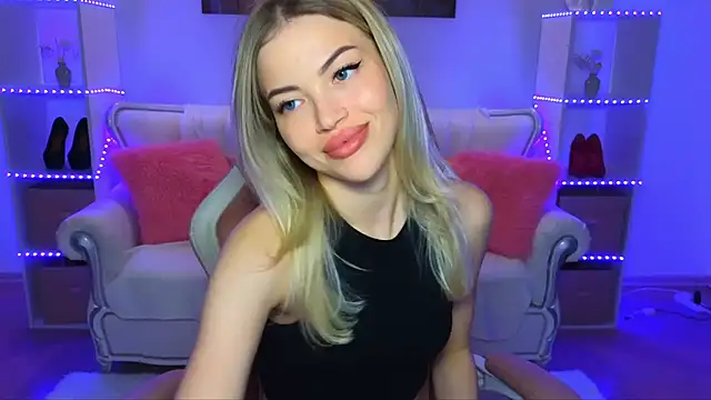 Snapshot of EmmyMills chatting on October 23, 2025, 9:24 pm EmmyMills online show from October 23, 2025, 9:24 pm