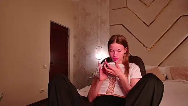 EmmyMills online show from April 15, 2026, 8:42 pm