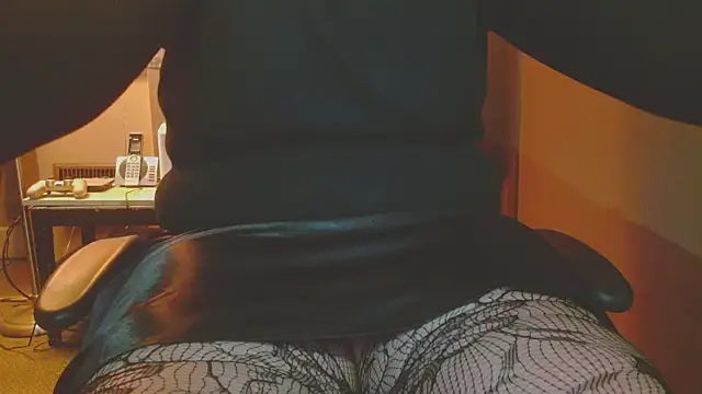 Snapshot of cosmicjones chatting on February 17, 2025, 12:48 pm cosmicjones online show from February 17, 2025, 12:48 pm