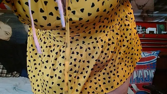 Snapshot of cosmicjones chatting on October 13, 2025, 5:29 am cosmicjones online show from October 13, 2025, 5:29 am