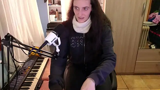 MemiKouki online show from December 22, 2025, 4:37 pm