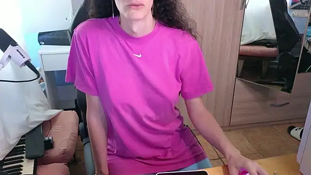 MemiKouki online show from June 6, 2026, 5:06 pm