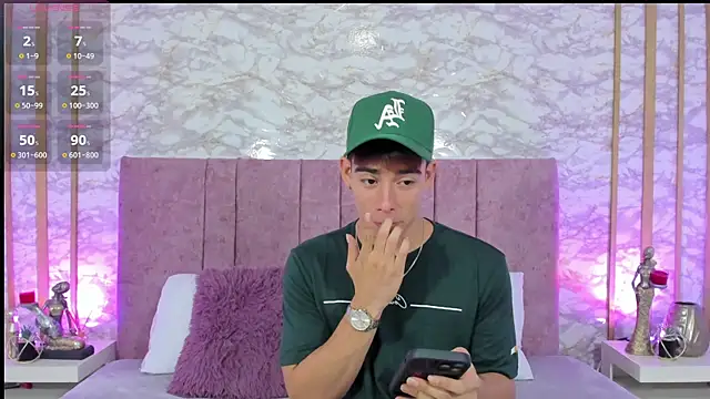 Snapshot of its_liam18 chatting on December 17, 2024, 11:59 pm its liam18 online show from December 17, 2024, 11:59 pm