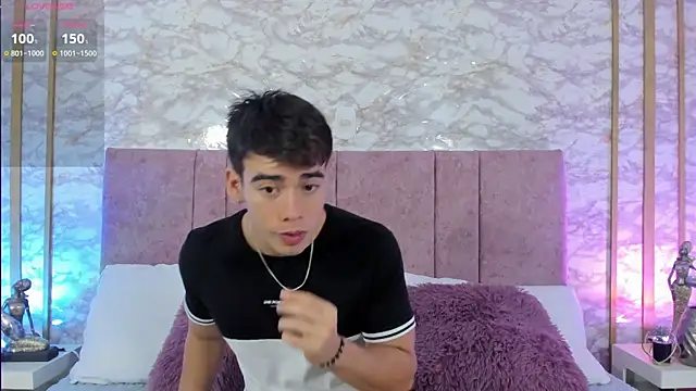 Snapshot of its_liam18 chatting on January 11, 2025, 12:44 am its liam18 online show from January 11, 2025, 12:44 am