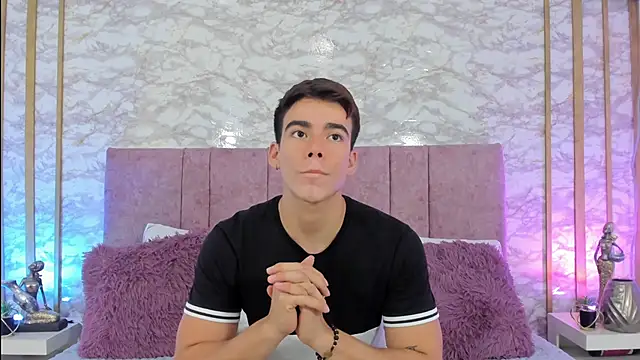 Snapshot of its_liam18 chatting on January 11, 2025, 8:54 pm its liam18 online show from January 11, 2025, 8:54 pm
