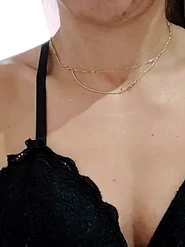 Snapshot of melissa_35_ chatting on November 7, 2025, 12:38 pm melissa 35 online show from November 7, 2025, 12:38 pm