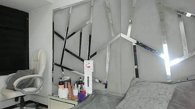 Snapshot of Catherinee69_x chatting on November 11, 2025, 3:39 am Catherinee69 x online show from November 11, 2025, 3:39 am