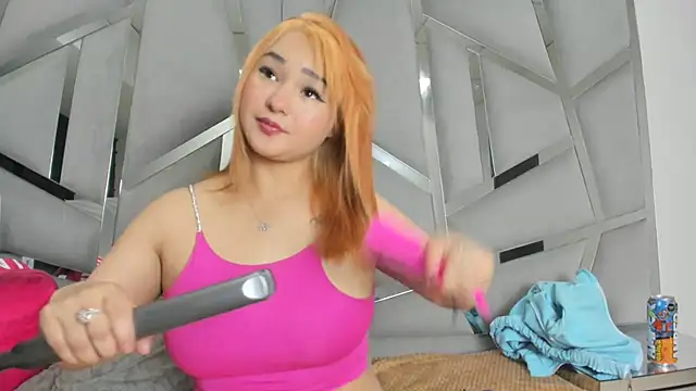 Snapshot of Catherinee69_x chatting on December 2, 2025, 3:34 am Catherinee69 x online show from December 2, 2025, 3:34 am