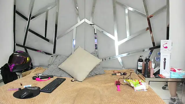 Snapshot of Catherinee69_x chatting on December 4, 2025, 3:38 am Catherinee69 x online show from December 4, 2025, 3:38 am