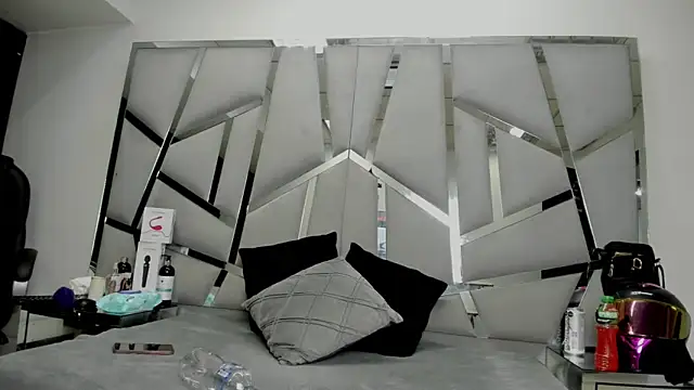 Catherinee69 x online show from April 15, 2026, 3:13 am