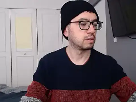 Snapshot of Diptongo chatting on December 3, 2024, 8:39 pm Diptongo online show from December 3, 2024, 8:39 pm