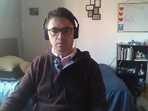 Snapshot of Diptongo chatting on November 4, 2025, 12:59 pm Diptongo online show from November 4, 2025, 12:59 pm