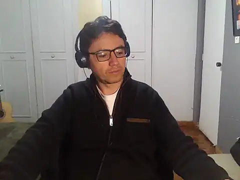 Snapshot of Diptongo chatting on November 25, 2025, 1:27 am Diptongo online show from November 25, 2025, 1:27 am