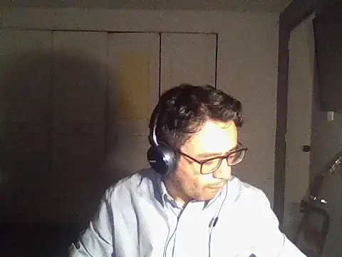 Snapshot of Diptongo chatting on November 27, 2025, 11:18 pm Diptongo online show from November 27, 2025, 11:18 pm