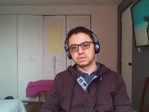 Snapshot of Diptongo chatting on December 2, 2025, 12:21 pm Diptongo online show from December 2, 2025, 12:21 pm