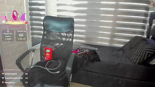 charlotte  G online show from March 11, 2025, 12:28 pm