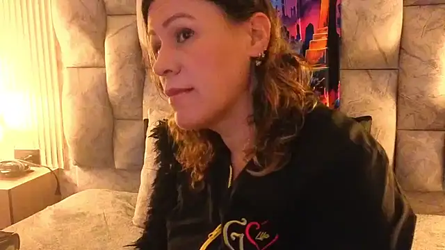 charlotte  G online show from October 15, 2025, 10:59 am