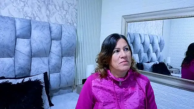 charlotte  G online show from November 4, 2025, 11:42 am