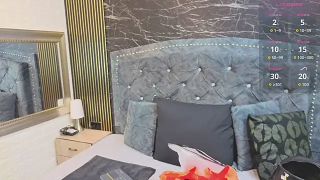 charlotte  G online show from April 10, 2026, 11:15 am