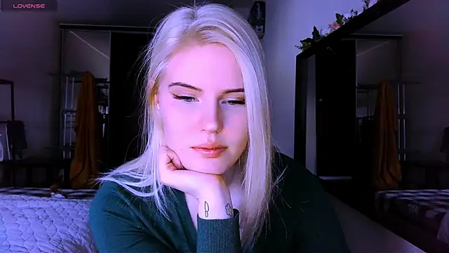 VoluptuousDreams online show from March 14, 2025, 2:30 pm