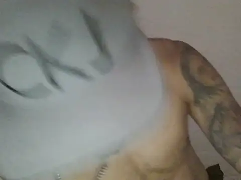 Snapshot of Moreno_maduro chatting on April 3, 2026, 12:36 pm Moreno maduro online show from April 3, 2026, 12:36 pm