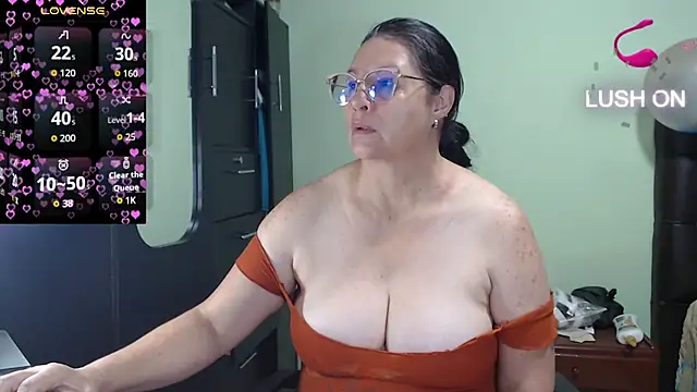 hairyglad69 online show from October 24, 2025, 1:29 pm