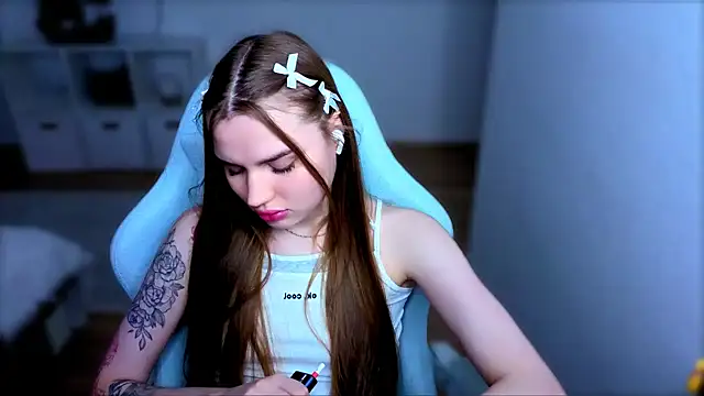 Snapshot of StellaLawless chatting on November 18, 2025, 7:40 pm StellaLawless online show from November 18, 2025, 7:40 pm