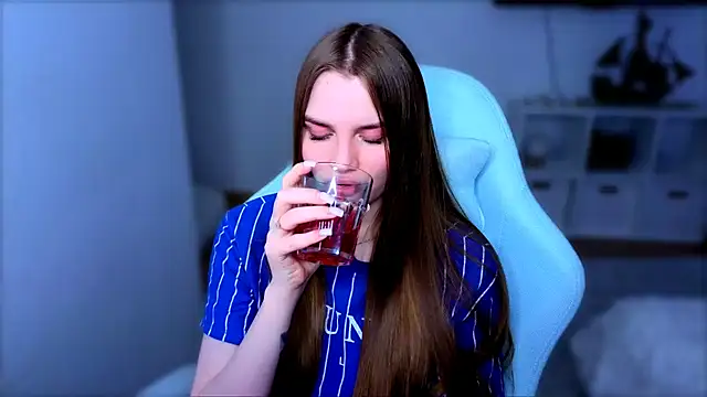 Snapshot of StellaLawless chatting on December 18, 2025, 9:21 pm StellaLawless online show from December 18, 2025, 9:21 pm